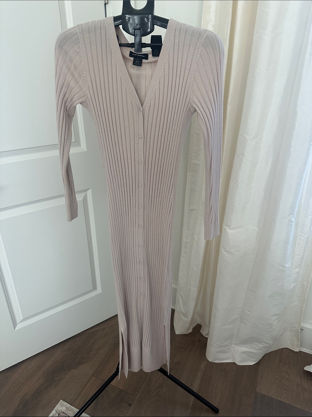 Club Monaco Ribbed Button-Front Maxi Dress in Light mauve
